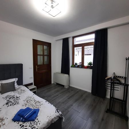 House Side By Side Apartment Brașov Exterior foto