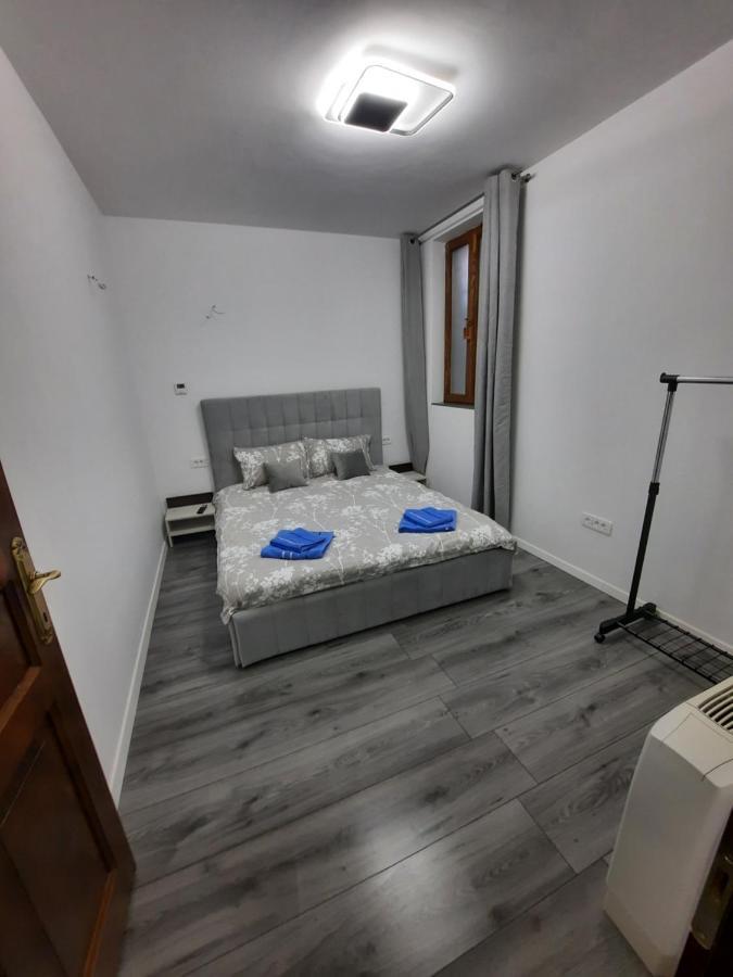 House Side By Side Apartment Brașov Exterior foto